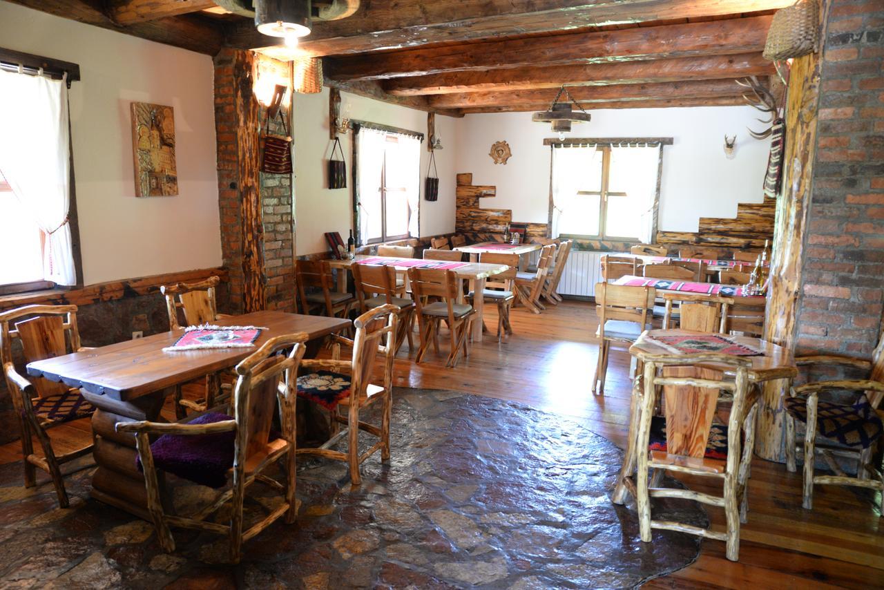 Motel Nacionalni Restoran Ognjiste Koruge Zewnętrze zdjęcie