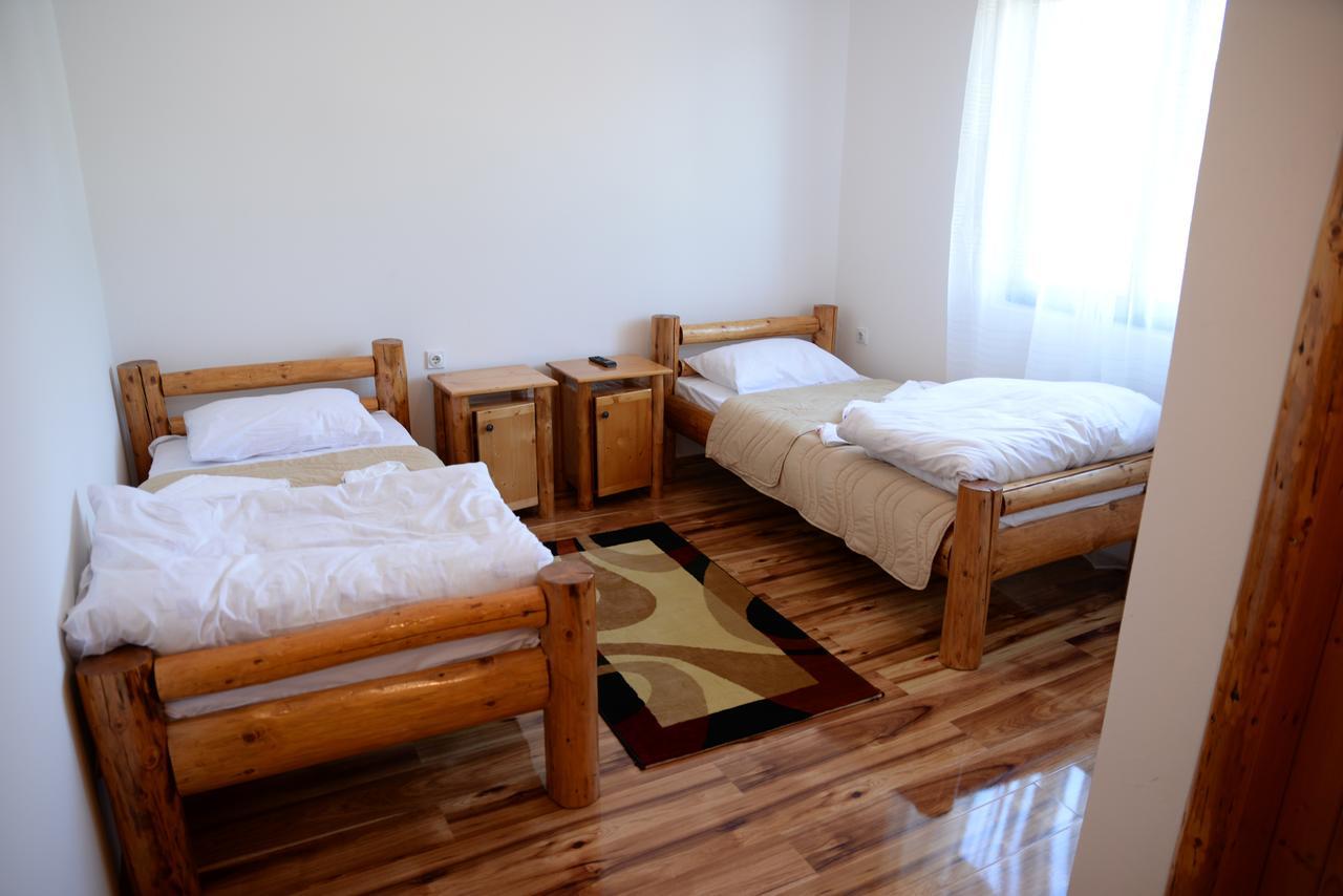 Motel Nacionalni Restoran Ognjiste Koruge Zewnętrze zdjęcie