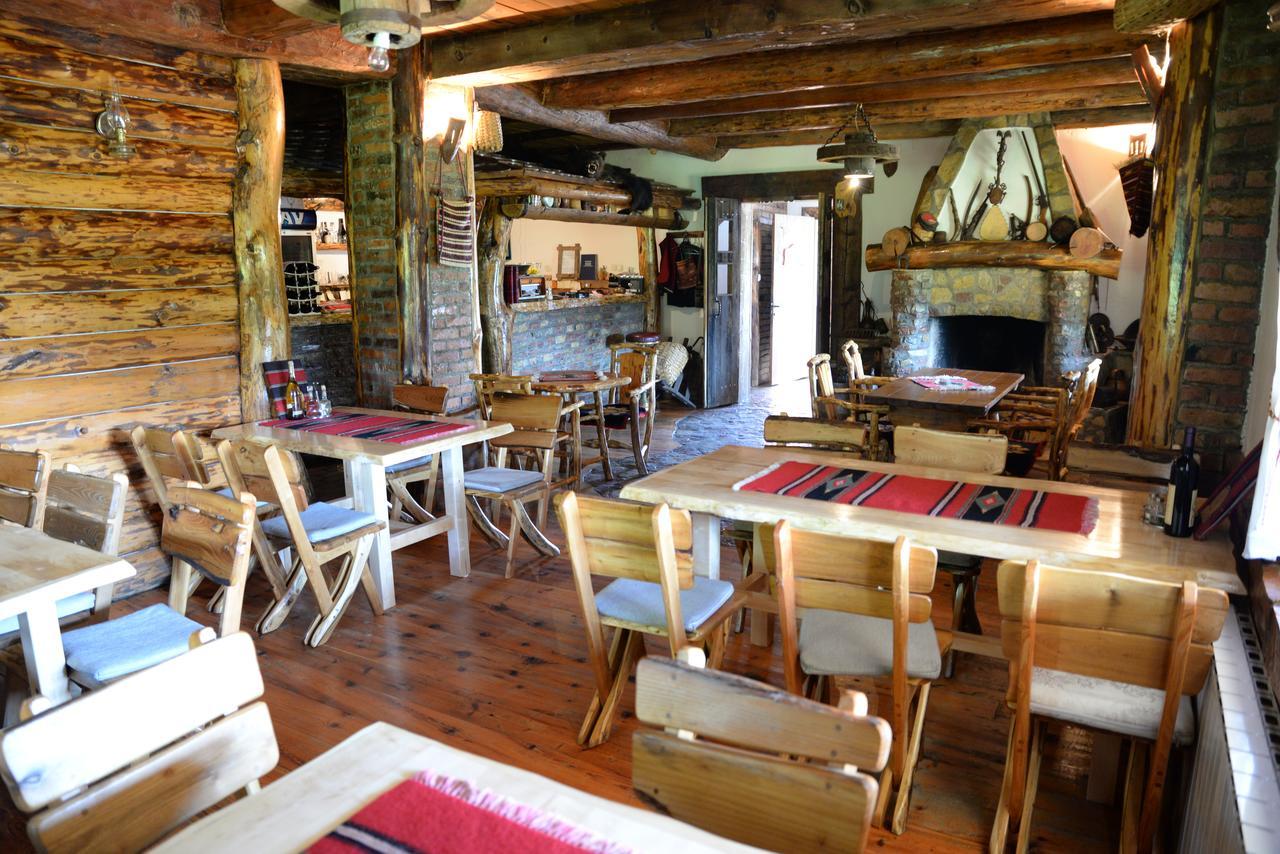 Motel Nacionalni Restoran Ognjiste Koruge Zewnętrze zdjęcie