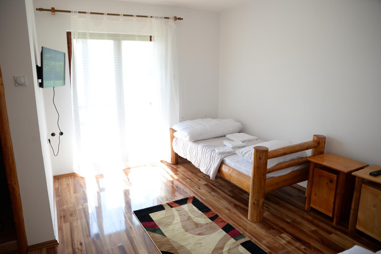 Motel Nacionalni Restoran Ognjiste Koruge Zewnętrze zdjęcie