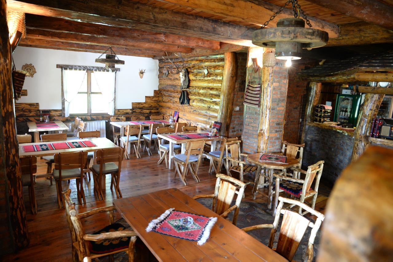 Motel Nacionalni Restoran Ognjiste Koruge Zewnętrze zdjęcie