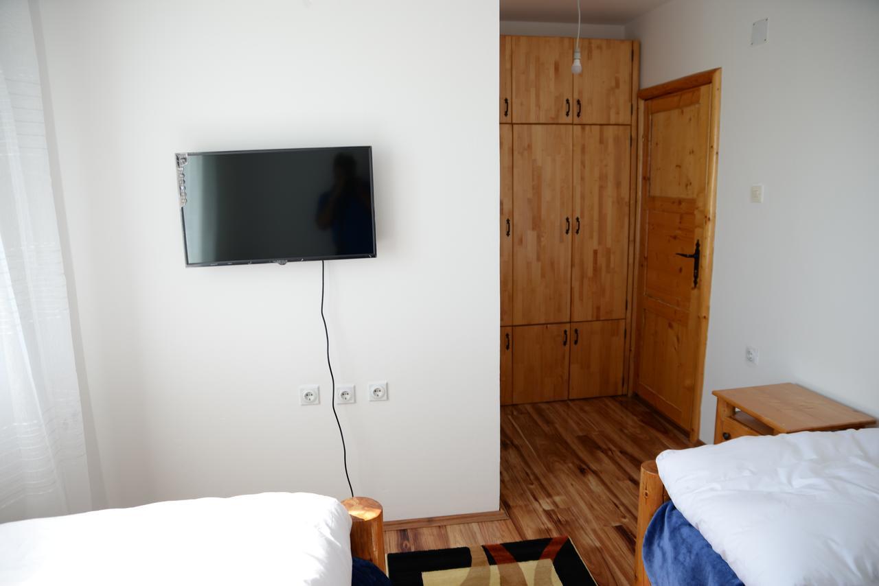 Motel Nacionalni Restoran Ognjiste Koruge Zewnętrze zdjęcie