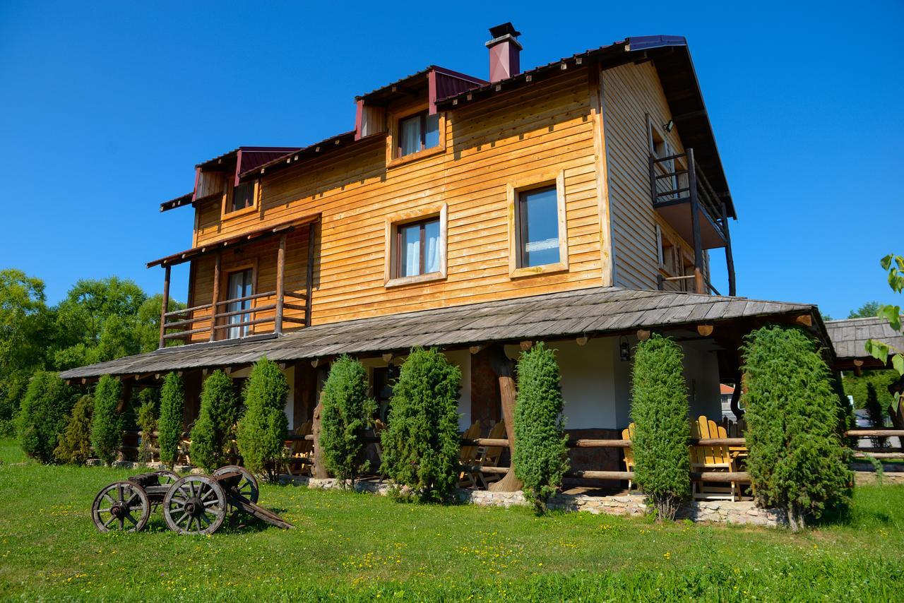 Motel Nacionalni Restoran Ognjiste Koruge Zewnętrze zdjęcie